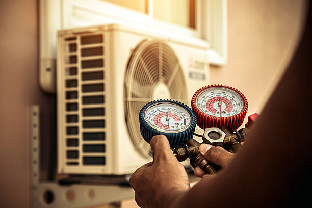 Professional Hvac technician working in Freeport, FL